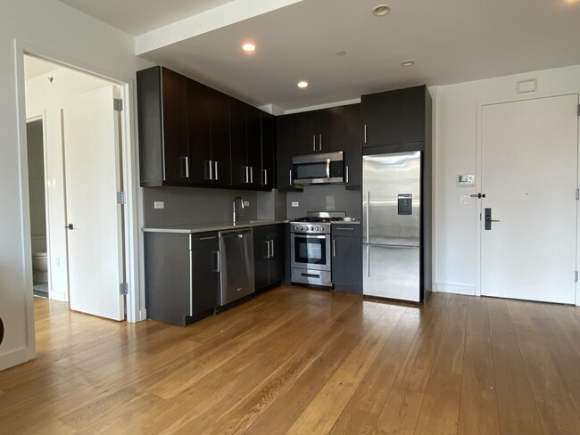 180 Nassau St in Brooklyn, NY - Foto de edificio - Building Photo