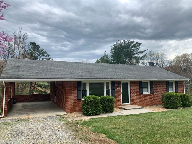 3009 Sleepy Ridge Dr in Bedford, VA - Building Photo - Building Photo