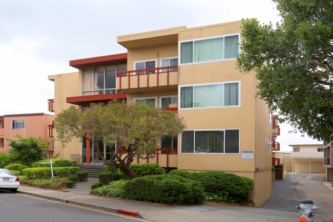 Fairland Court Apartments in Burlingame, CA - Building Photo - Building Photo