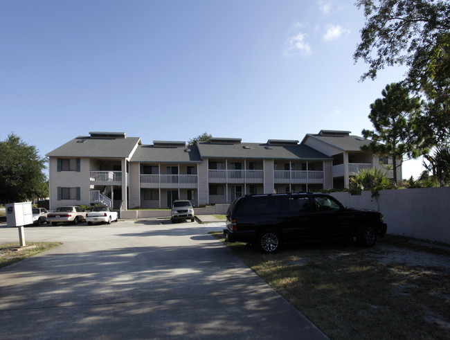 2755 Barna Ave in Titusville, FL - Foto de edificio - Building Photo