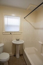 702 W 10th St in Coffeyville, KS - Building Photo - Building Photo