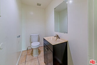 933 S Manhattan Pl in Los Angeles, CA - Building Photo - Building Photo