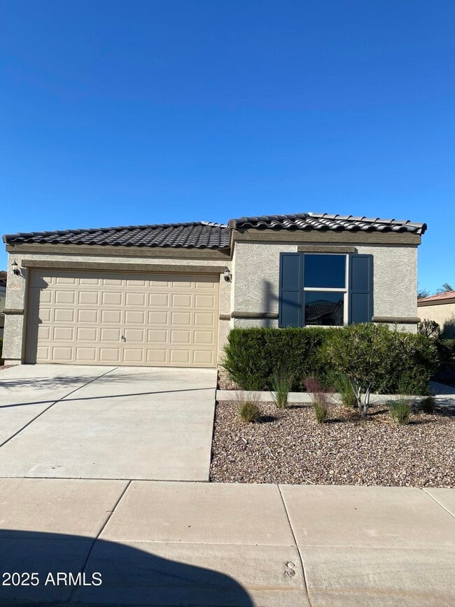 property at 2909 N Rosewood Ave