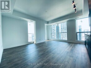 327-3327 King St W in Toronto, ON - Building Photo - Building Photo
