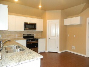 1025 Creek Side Dr in Choctaw, OK - Building Photo - Building Photo