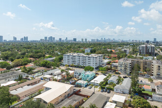 Sun Haven Towers in Hollywood, FL - Foto de edificio - Building Photo