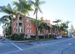 The Courtyard in Santa Ana, CA - Building Photo - Building Photo