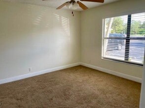 1455 Lake Crystal Dr in West Palm Beach, FL - Building Photo - Building Photo