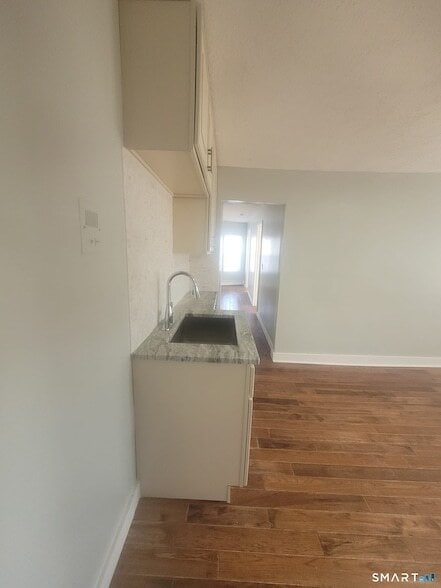 2304 Barnum Ave in Stratford, CT - Foto de edificio - Building Photo