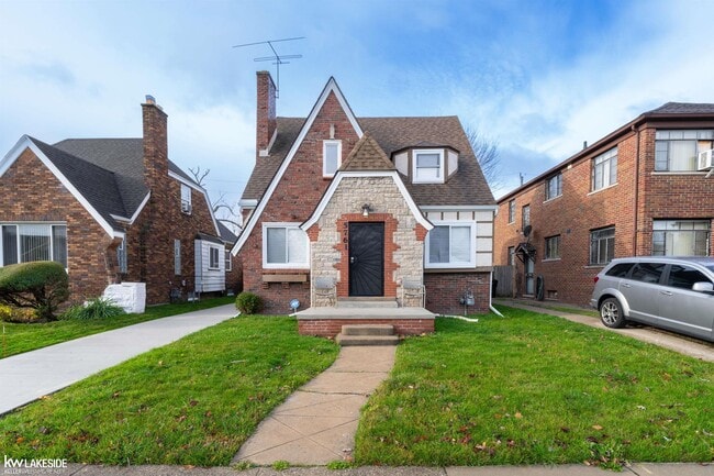 property at 5761 Devonshire Rd