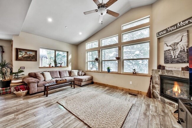 11336 Wolverine Cir in Truckee, CA - Building Photo - Building Photo