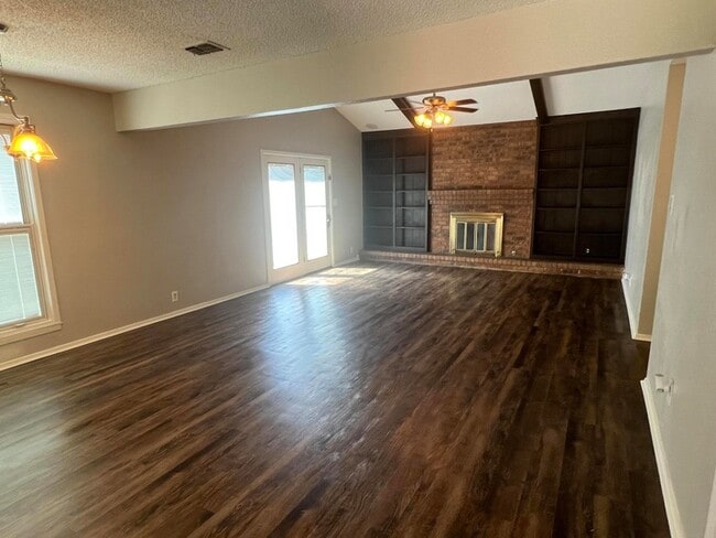 7016 York Ave in Lubbock, TX - Foto de edificio - Building Photo