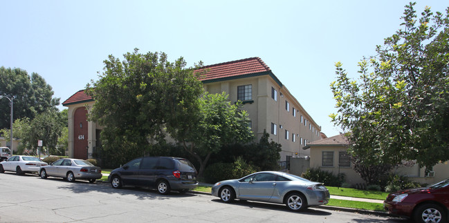 434 E Elmwood Ave in Burbank, CA - Foto de edificio - Building Photo