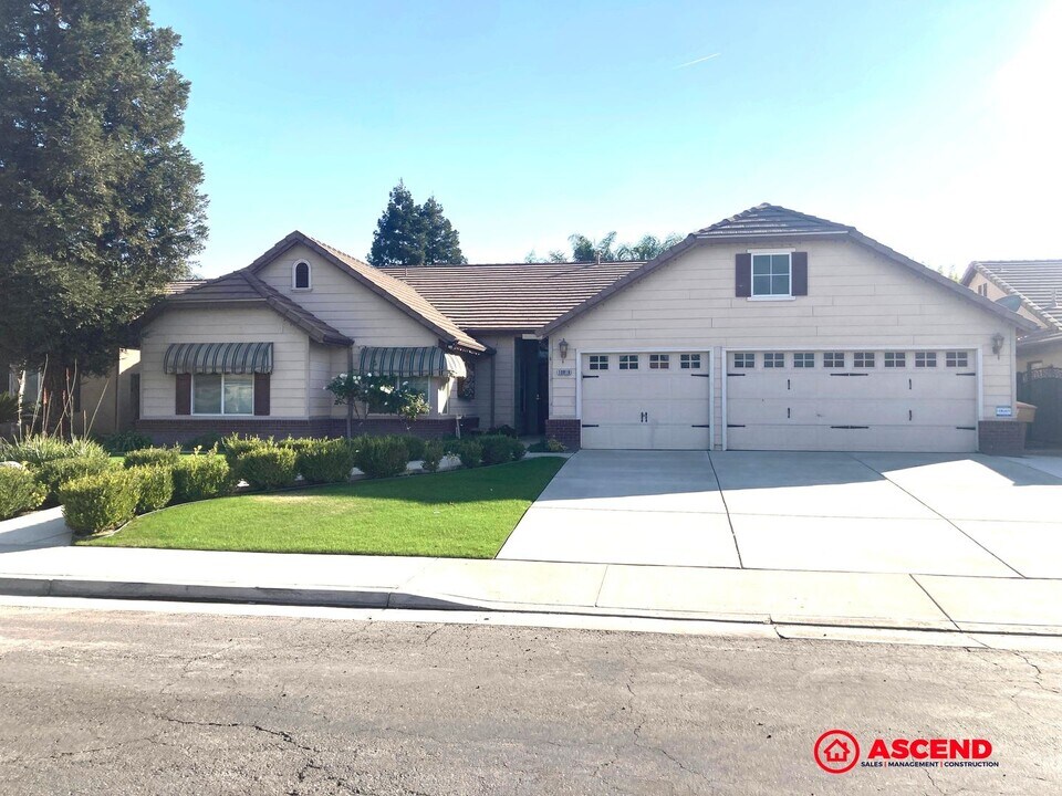 10919 Golden Valley Dr in Bakersfield, CA - Building Photo