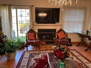 7 Mariano Ct in Franklin Township, NJ - Building Photo - Building Photo