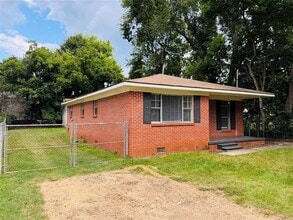 1619 Yancey Ave in Montgomery, AL - Foto de edificio - Building Photo