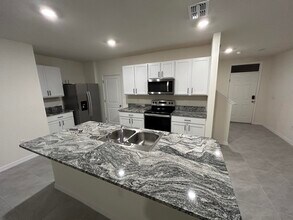 5548 Oxford Gray Rd in Zephyrhills, FL - Building Photo - Building Photo