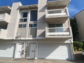 28322 Rey De Copas Ln in Malibu, CA - Building Photo - Building Photo