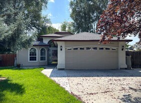 4892 N Edenburgh Way in Boise, ID - Building Photo