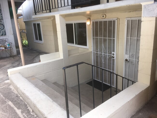 1725 Hoe St, Unit B in Honolulu, HI - Foto de edificio - Building Photo