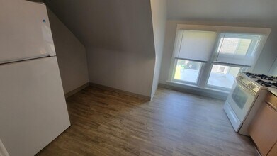 20 N Willow St in Vermillion, SD - Foto de edificio - Building Photo