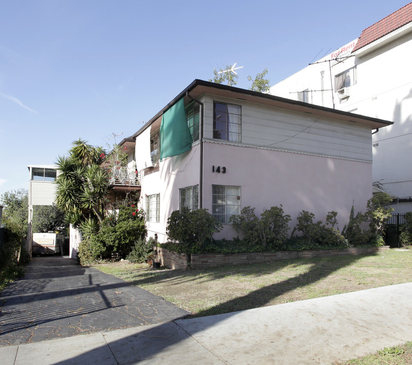 143 N Commonwealth Ave in Los Angeles, CA - Building Photo