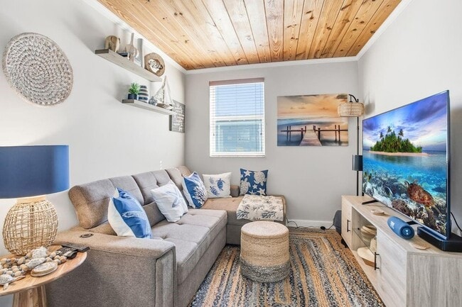 310 Harrison St, Unit 102E in Hollywood, FL - Foto de edificio - Building Photo