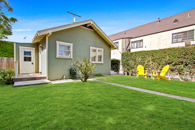 4002 E Colorado St in Long Beach, CA - Foto de edificio - Building Photo