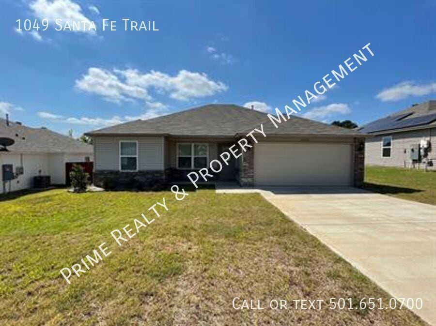 1049 Santa Fe Trl in Bauxite, AR - Building Photo
