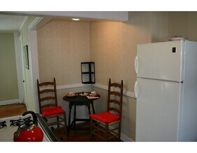 905 Washington St-Unit -B in Holliston, MA - Building Photo - Building Photo