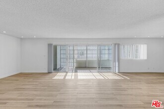 825 S Gretna Green Way in Los Angeles, CA - Building Photo - Building Photo