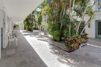 7945 Carlyle Ave in Miami Beach, FL - Building Photo - Building Photo