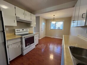 11111-11126 26 Ave NW in Edmonton, AB - Building Photo - Building Photo