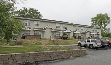 Waico Apartments in Milwaukee, WI - Foto de edificio - Building Photo