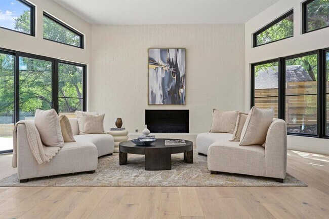 2001 Circle Haven in Austin, TX - Foto de edificio - Building Photo