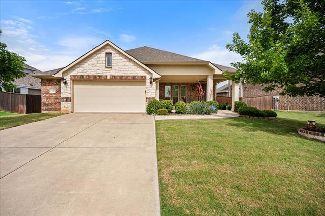 1370 Litchfield Ln in Burleson, TX - Building Photo