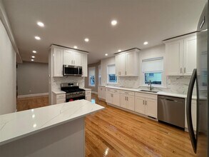 26 Fenwick St in Somerville, MA - Building Photo - Building Photo