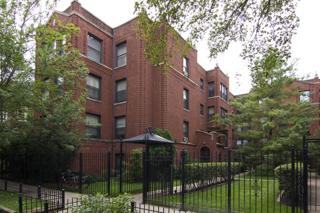 6540 N Ashland Ave in Chicago, IL - Building Photo - Building Photo