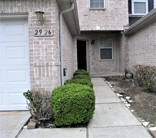 2926 Meadowglen Crest in Houston, TX - Building Photo - Building Photo