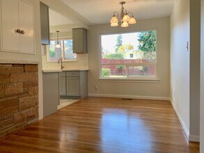 5225 122nd Pl SE in Bellevue, WA - Building Photo - Building Photo