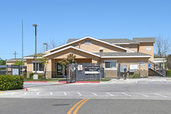 Mustang Peak Village in Newman, CA - Building Photo - Building Photo