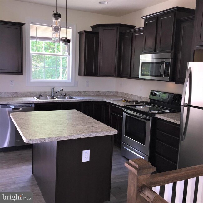 215 Woodside Ave in Hanover, PA - Building Photo - Building Photo