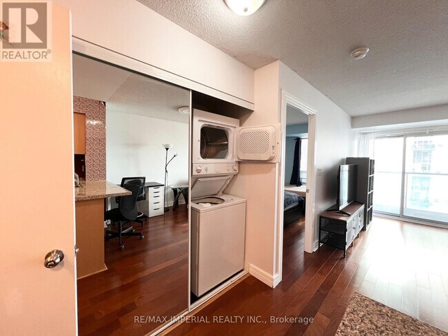 18 Harrison Garden Blvd in Toronto, ON - Building Photo - Building Photo