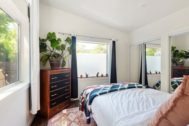 1919 SE 80th Ave in Portland, OR - Building Photo - Building Photo