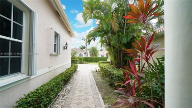 9025 Long Lake Palm Dr in Boca Raton, FL - Building Photo - Building Photo