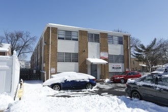 715 Chambers St in Trenton, NJ - Foto de edificio - Building Photo