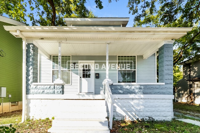 property at 3823 River Park Dr