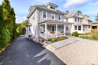 231 Flax Hill Rd in Norwalk, CT - Building Photo - Building Photo