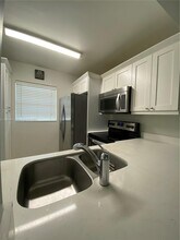 5181 W Oakland Park Blvd in Lauderdale Lakes, FL - Building Photo - Building Photo