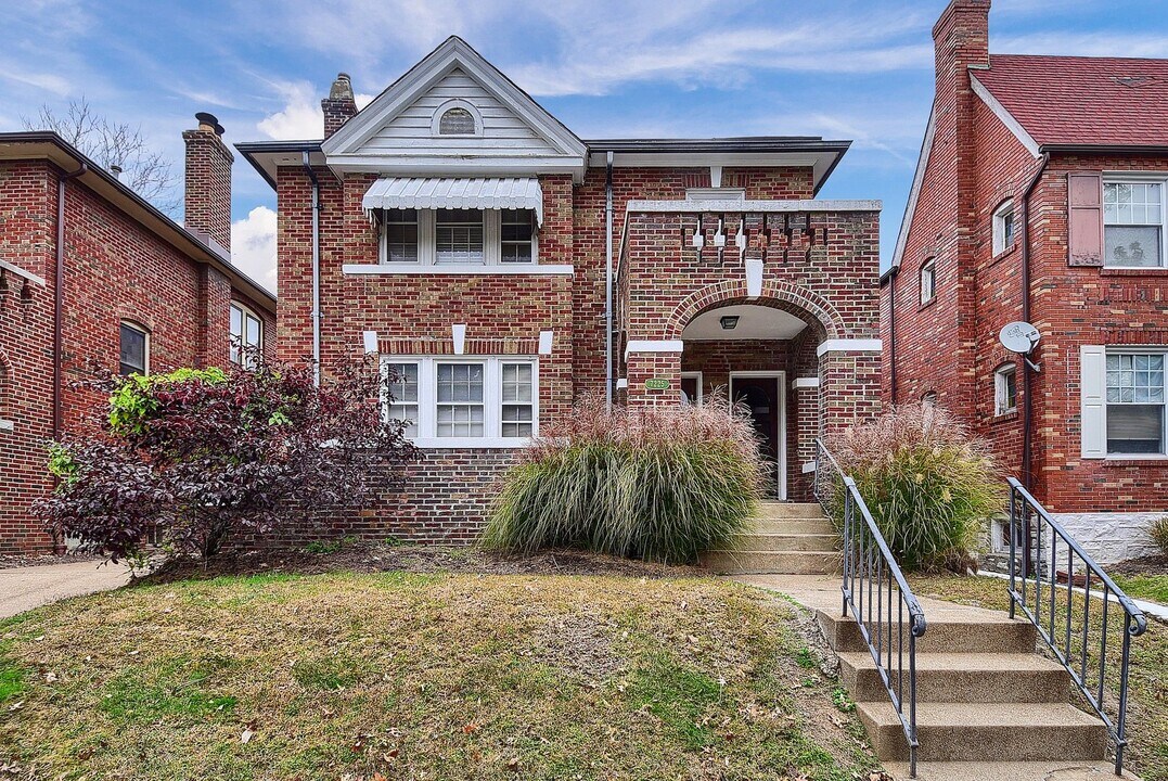 7225 Tulane Ave in University City, MO - Building Photo